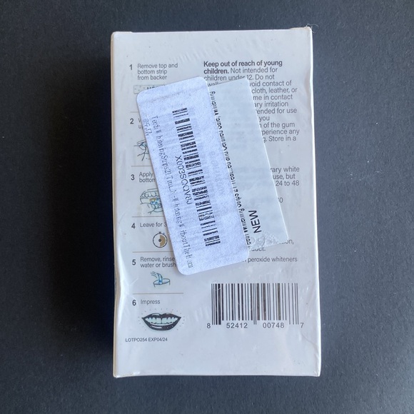 Lumineux Oral Essentials Non-Toxic Tooth Whitening Strips for Sensitive Teeth - Picture 2 of 6